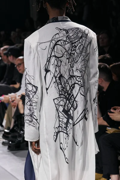 Look 16
